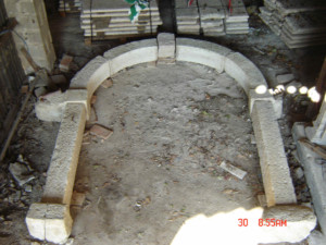 portale Arco in marmo verdello di asiago