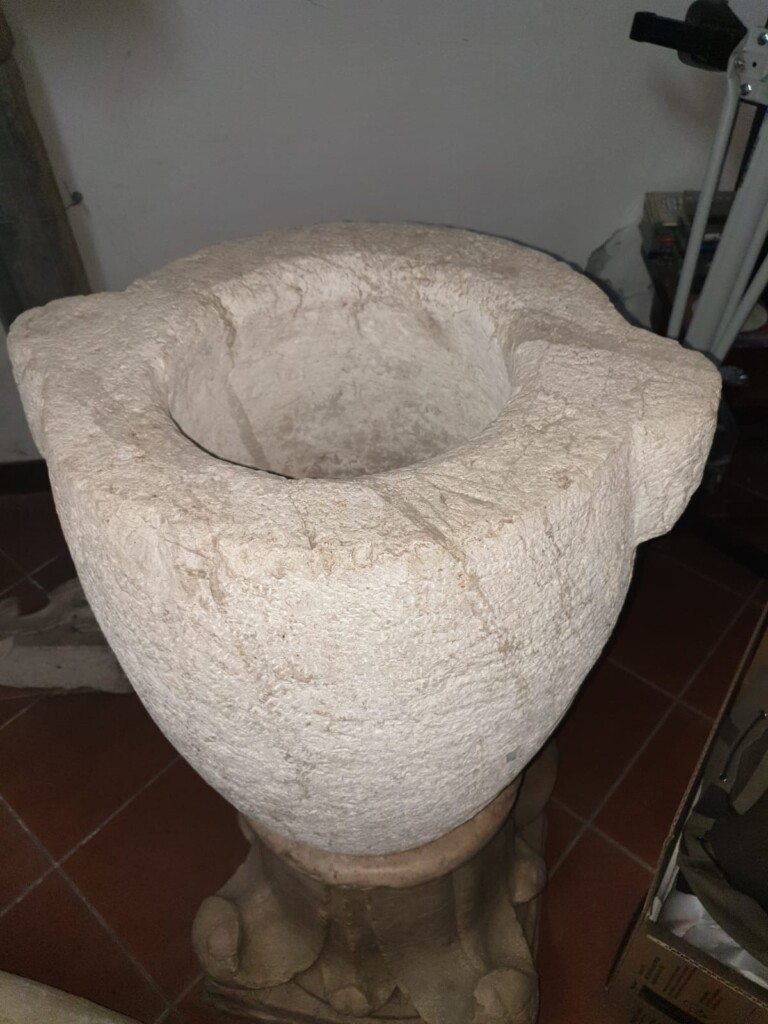 Mortaio antico in marmo bianco d istria